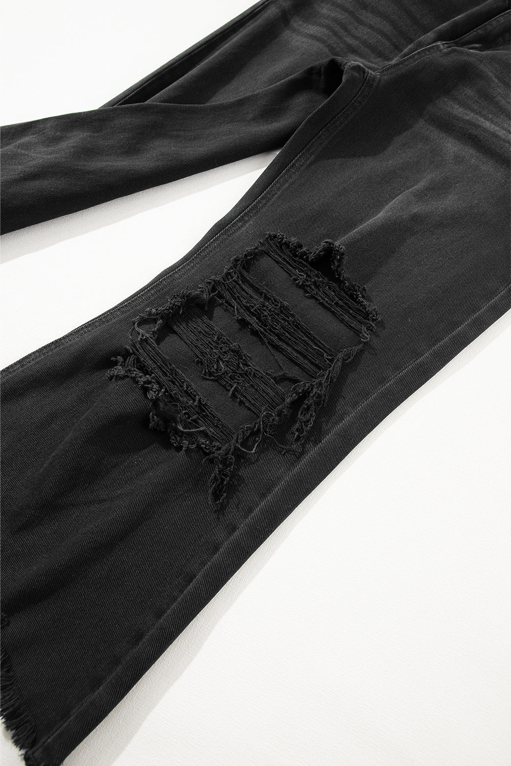 Crne izdubljene crne široke traperice visokog struka