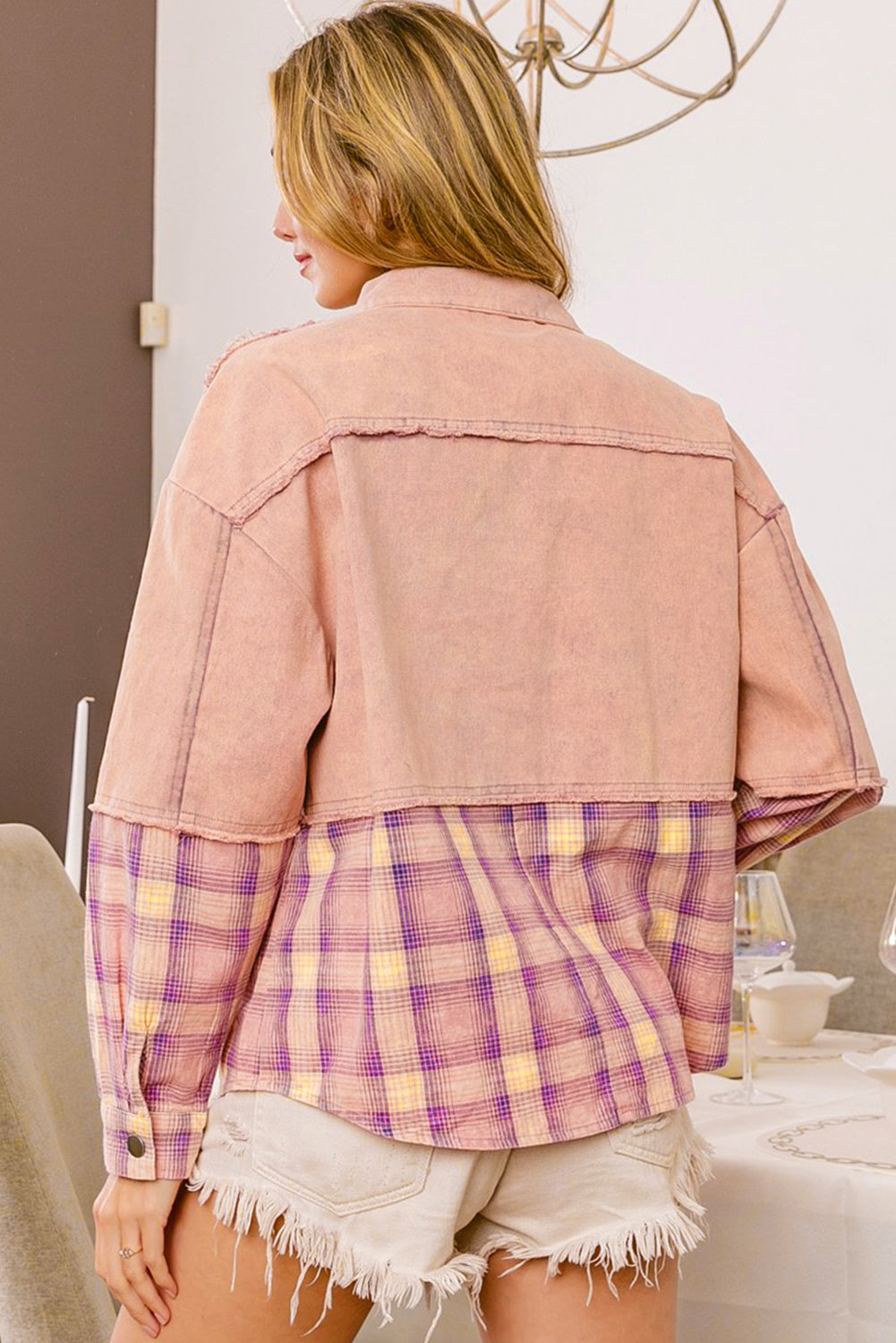 Ružičasta pohabana patchwork karirana kontrastna jakna