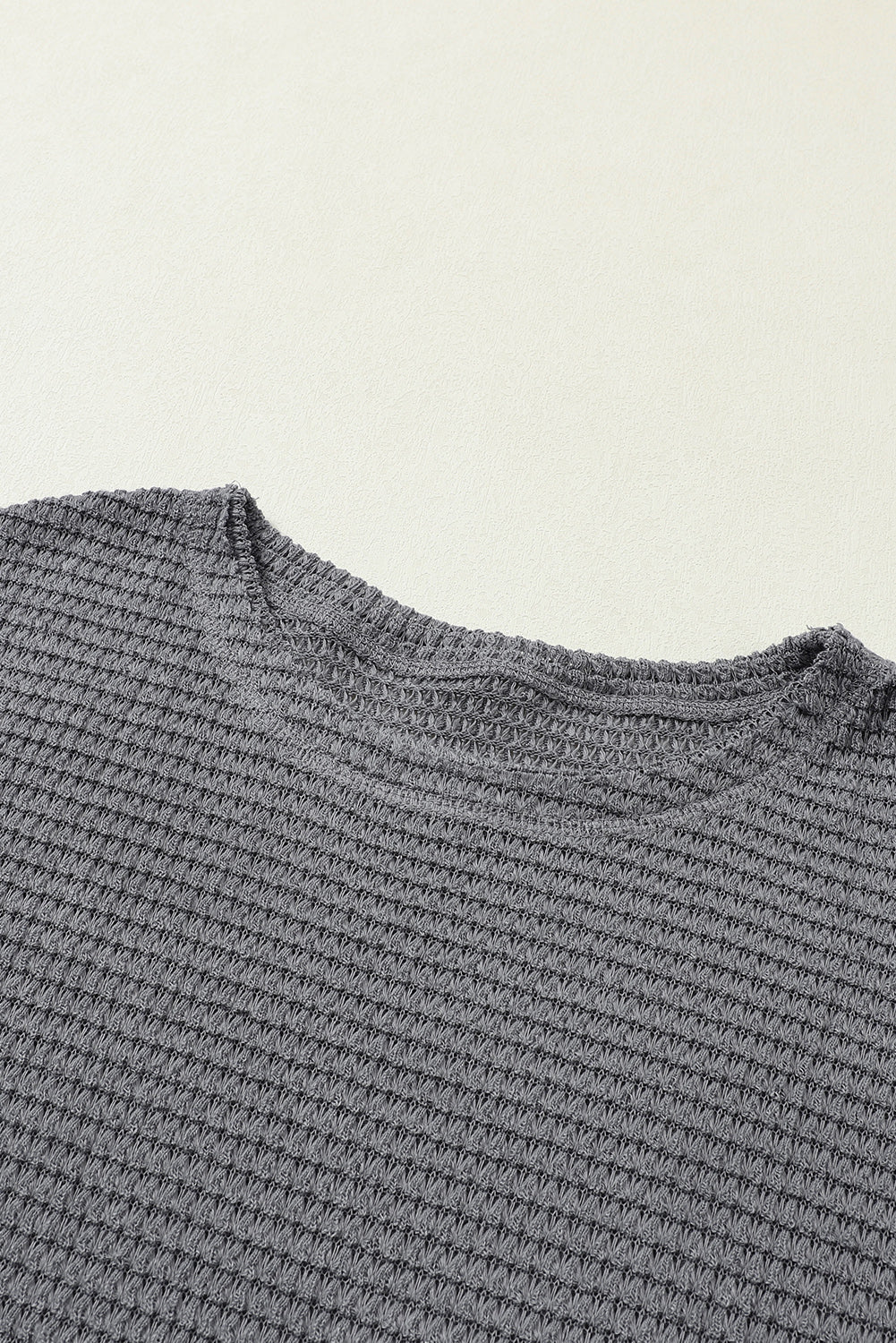 Haut oversize gris en tricot gaufré à fentes hautes