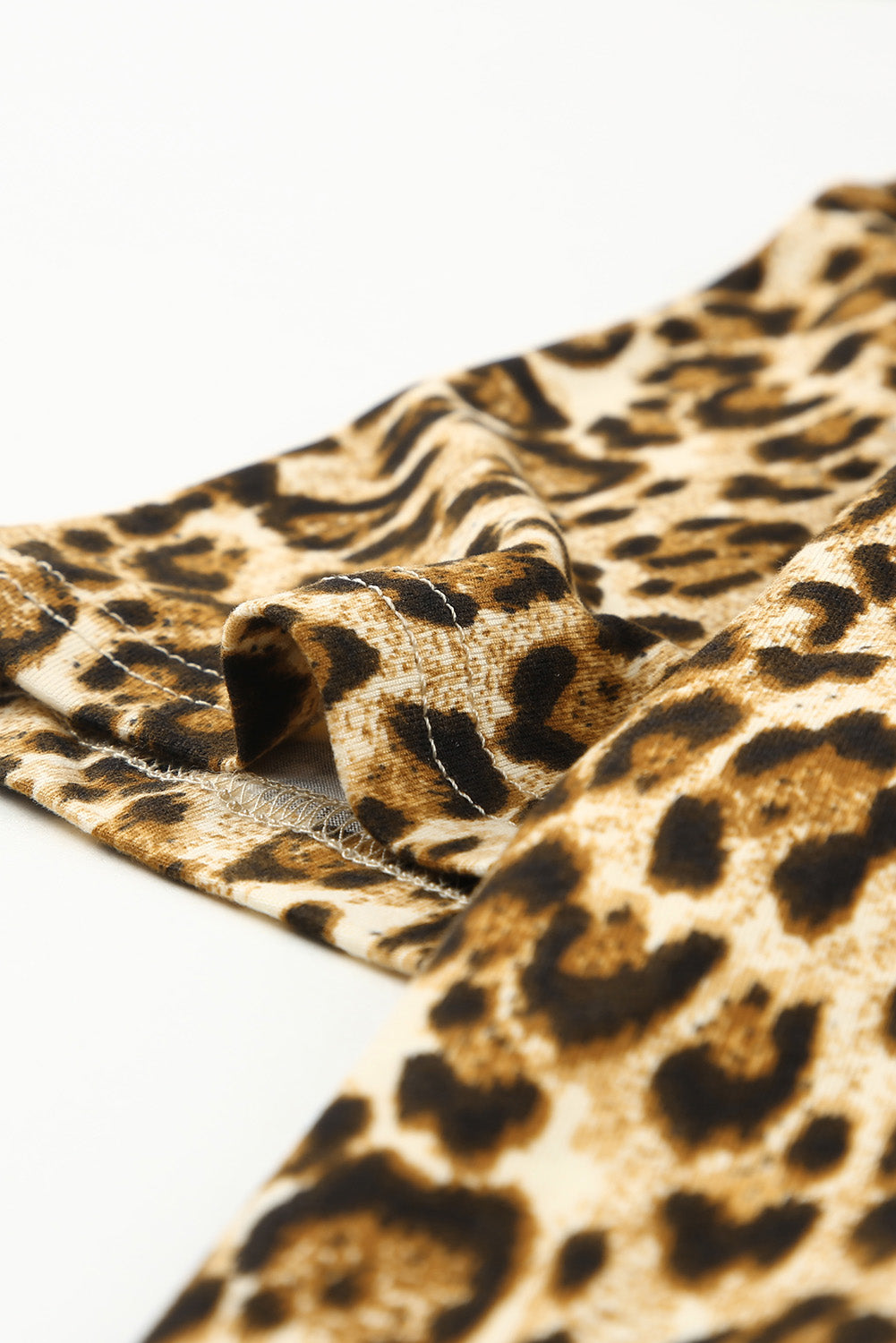 Mini obleka A-kroja s kratkimi rokavi in ​​leopardjim vzorcem