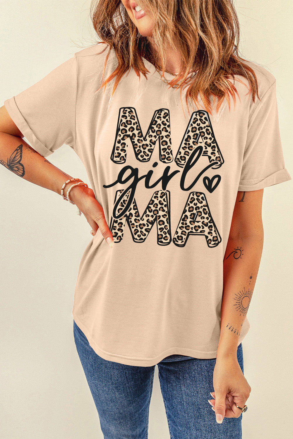 Khakifarbenes, hübsches Mama-Girl-T-Shirt mit Leoparden-Grafik