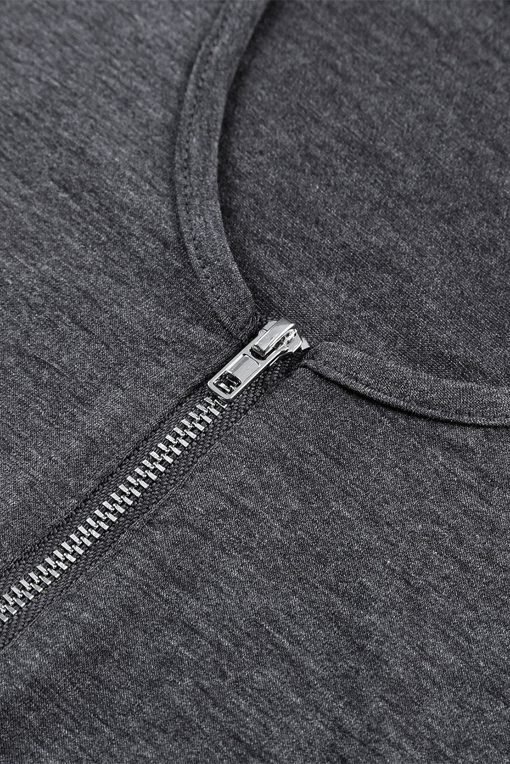 T-shirt gris à col zippé et épissage en dentelle