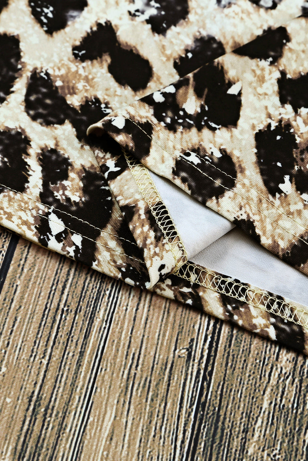 T-shirt à col rond blanchi léopard