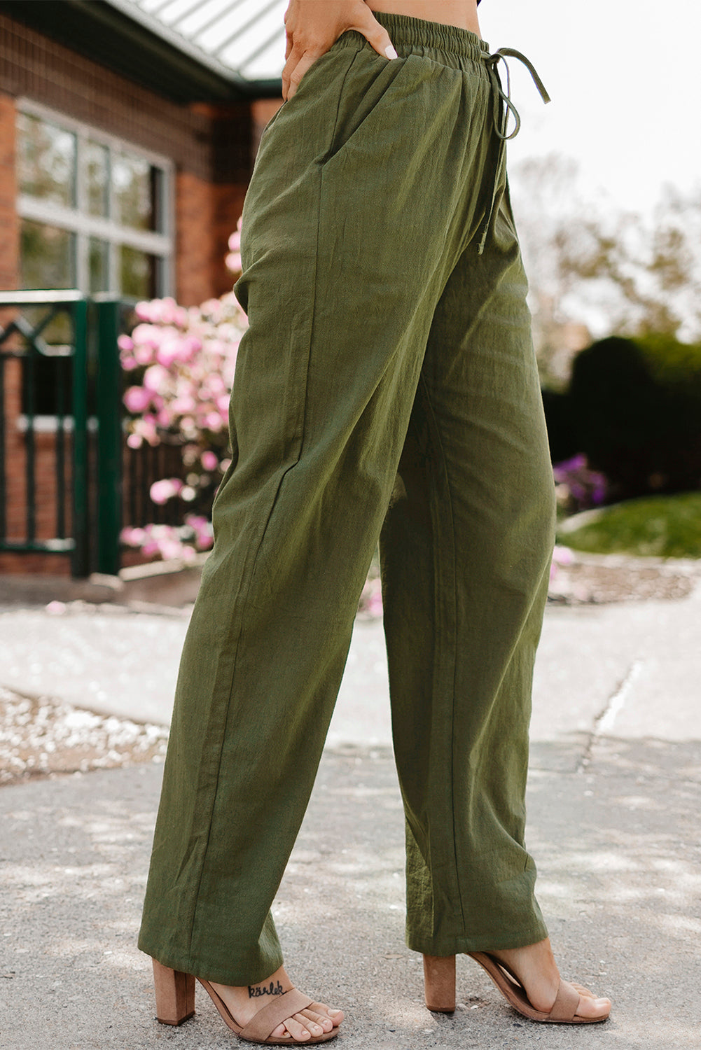 Grüne Hose mit Kordelzug, elastischen Taillentaschen, langen, geraden Beinen