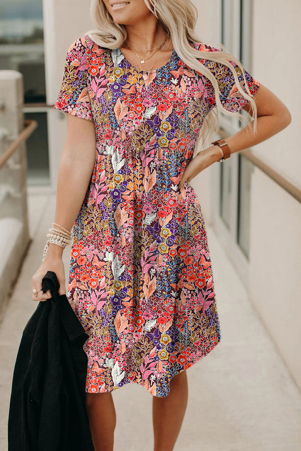 Obleka A-kroja s kratkimi rokavi in ​​cvetličnim vzorcem