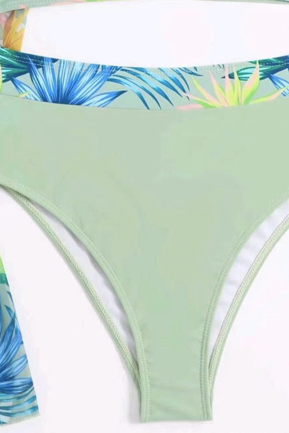 Laurel Green 3-teiliges Neckholder-Bikini-Set mit tropischem Kontrastbesatz und Überzug