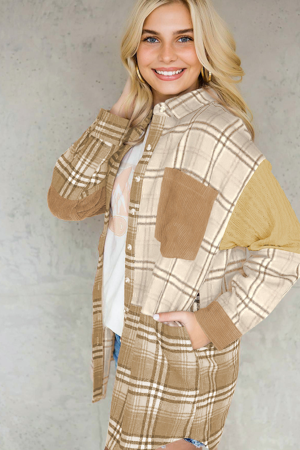 Khakifarbene, karierte Patchwork-Hemdjacke mit Farbblock und Tasche