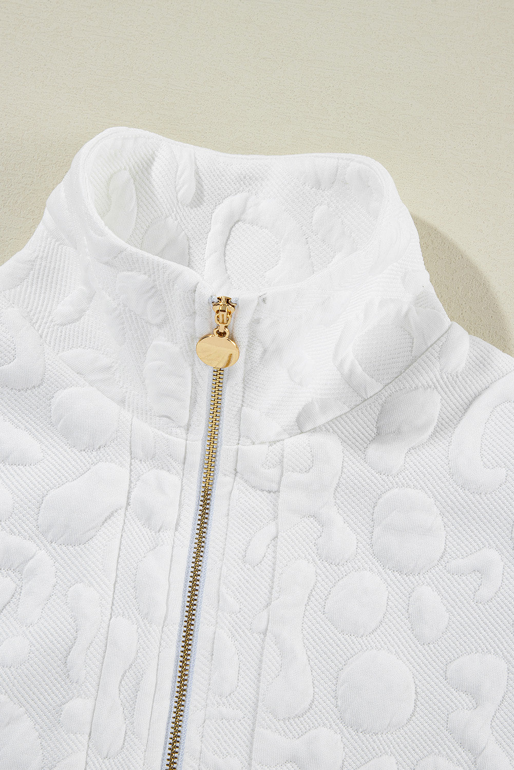 Bijeli leopard jacquard komplet majica s patentnim zatvaračem i kratkih hlačica