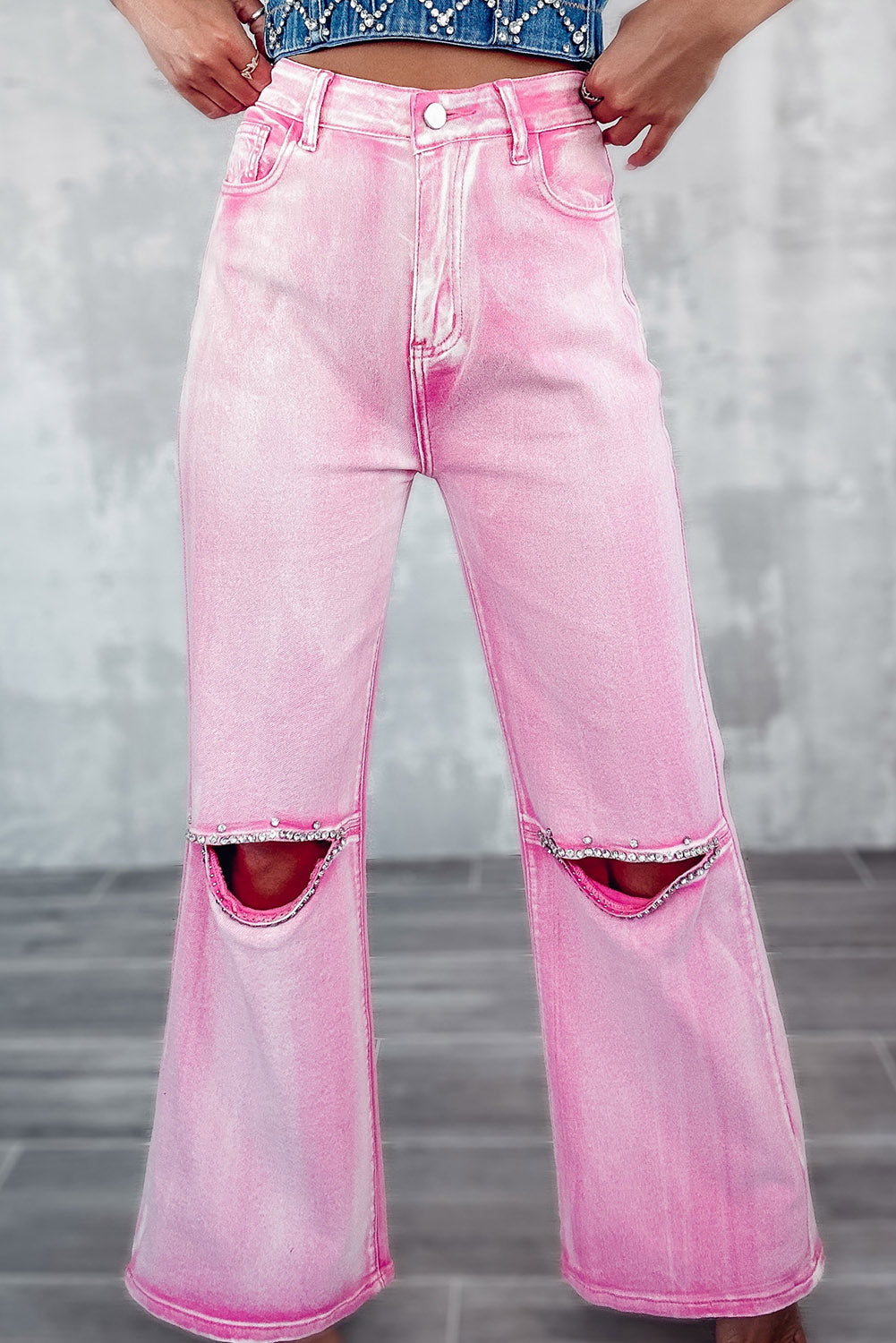 Rosa High-Waist-Jeans mit Strass-Ausschnitt und weitem Bein