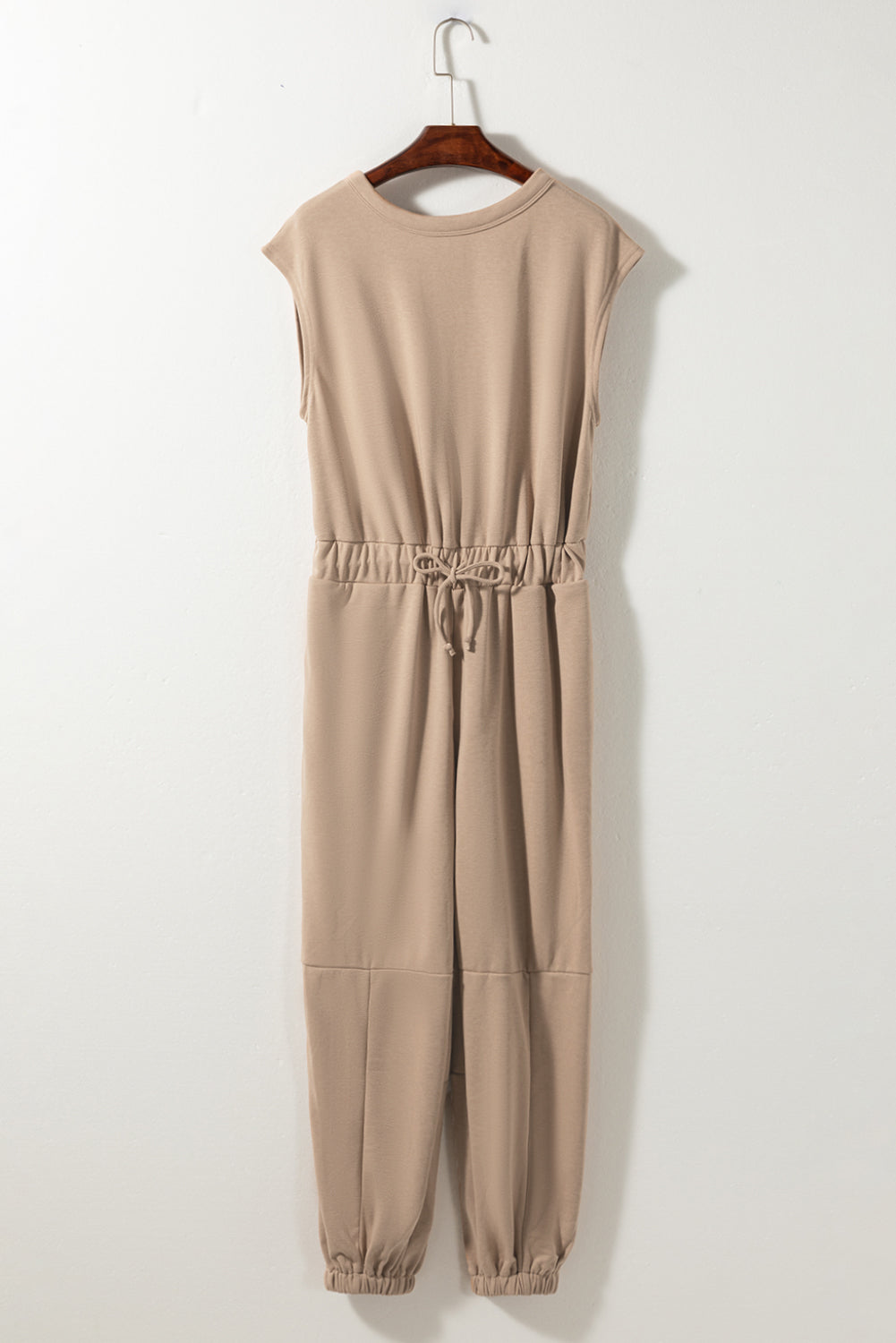 Leichter französischer Beige-Jogger-Jumpsuit mit Flügelärmeln, offenem Rücken und Kordelzug