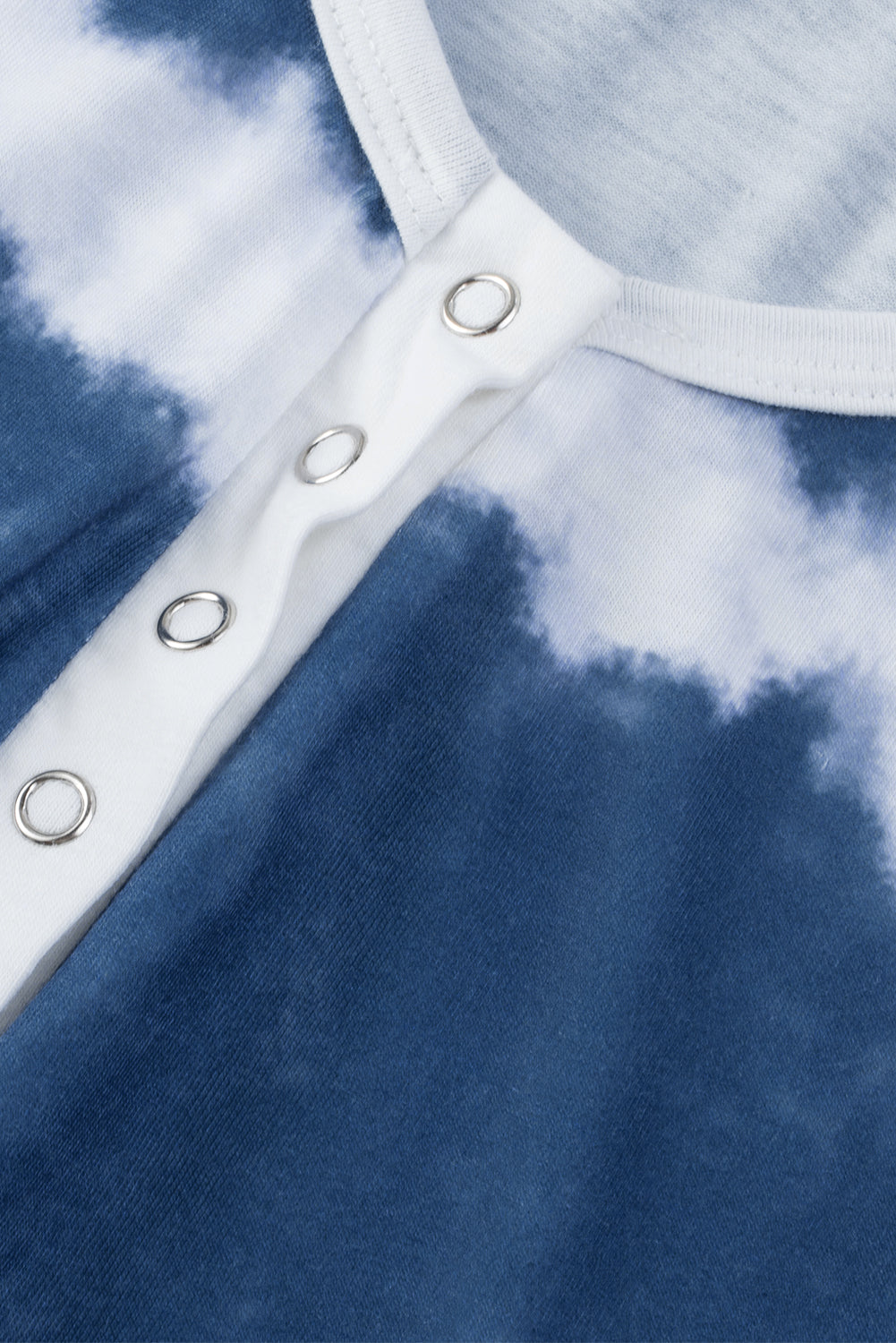 Blue Tie Dye mini haljina s urezima na gumbe i V izrezom