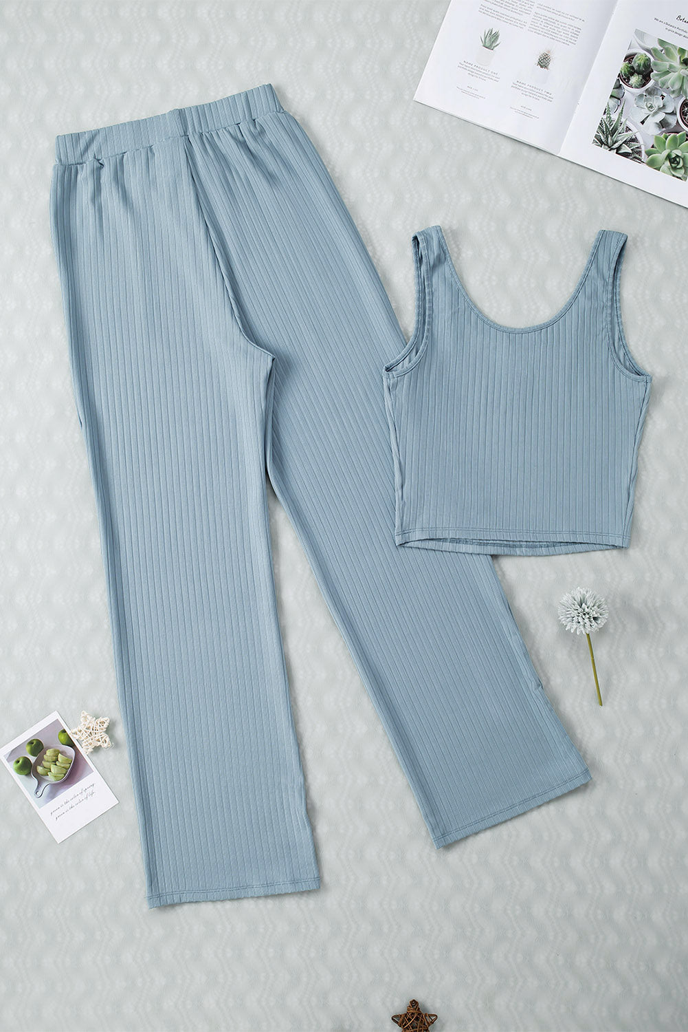 Ensemble de pantalon de survêtement bleu côtelé avec débardeur court et cordon de serrage