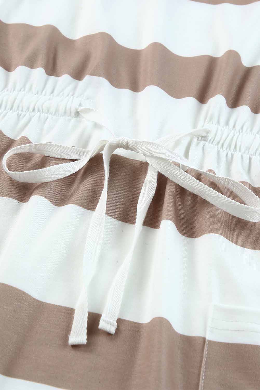 Robe rayée blanche en dentelle au crochet, manches courtes, cordon de serrage