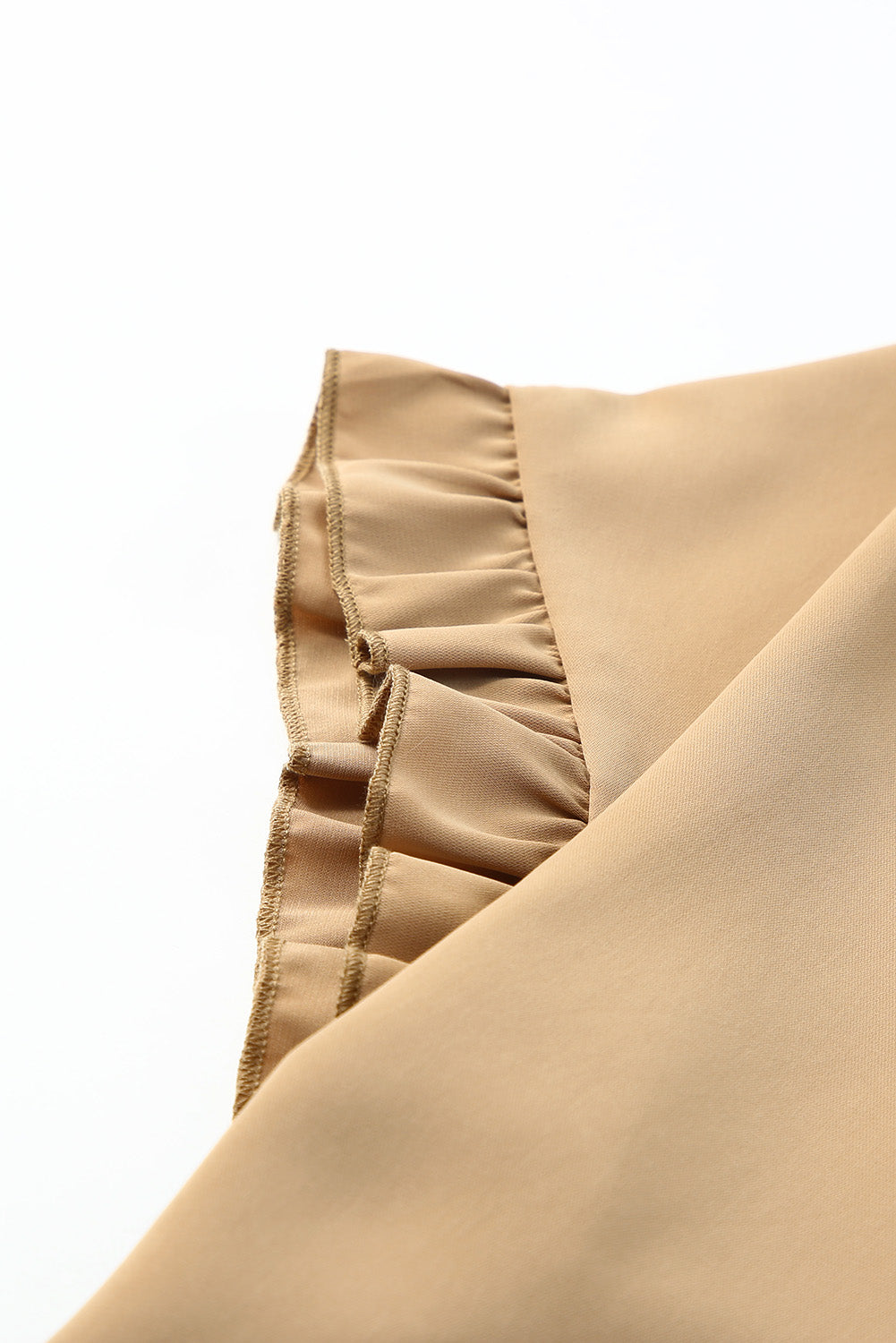 Khakifarbene, kurzärmlige Oversize-Bluse mit Rüschenbesatz