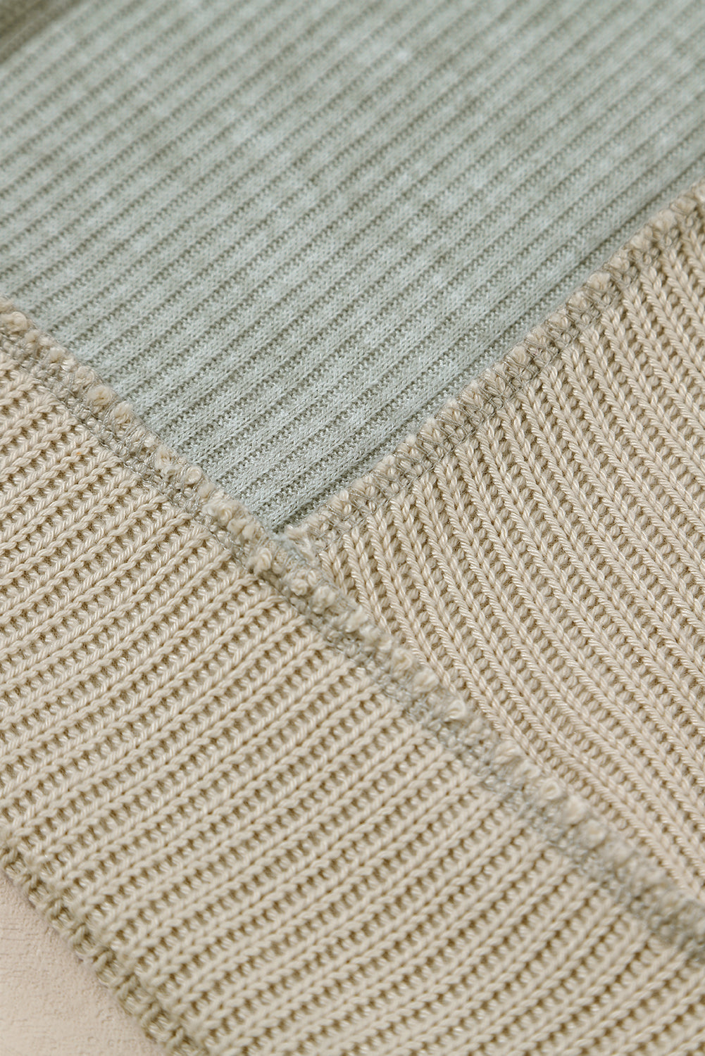 Sweat à capuche patchwork en tricot texturé kaki à manches longues