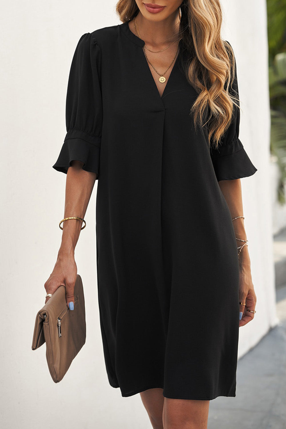 Crna duga haljina s naboranim rukavima