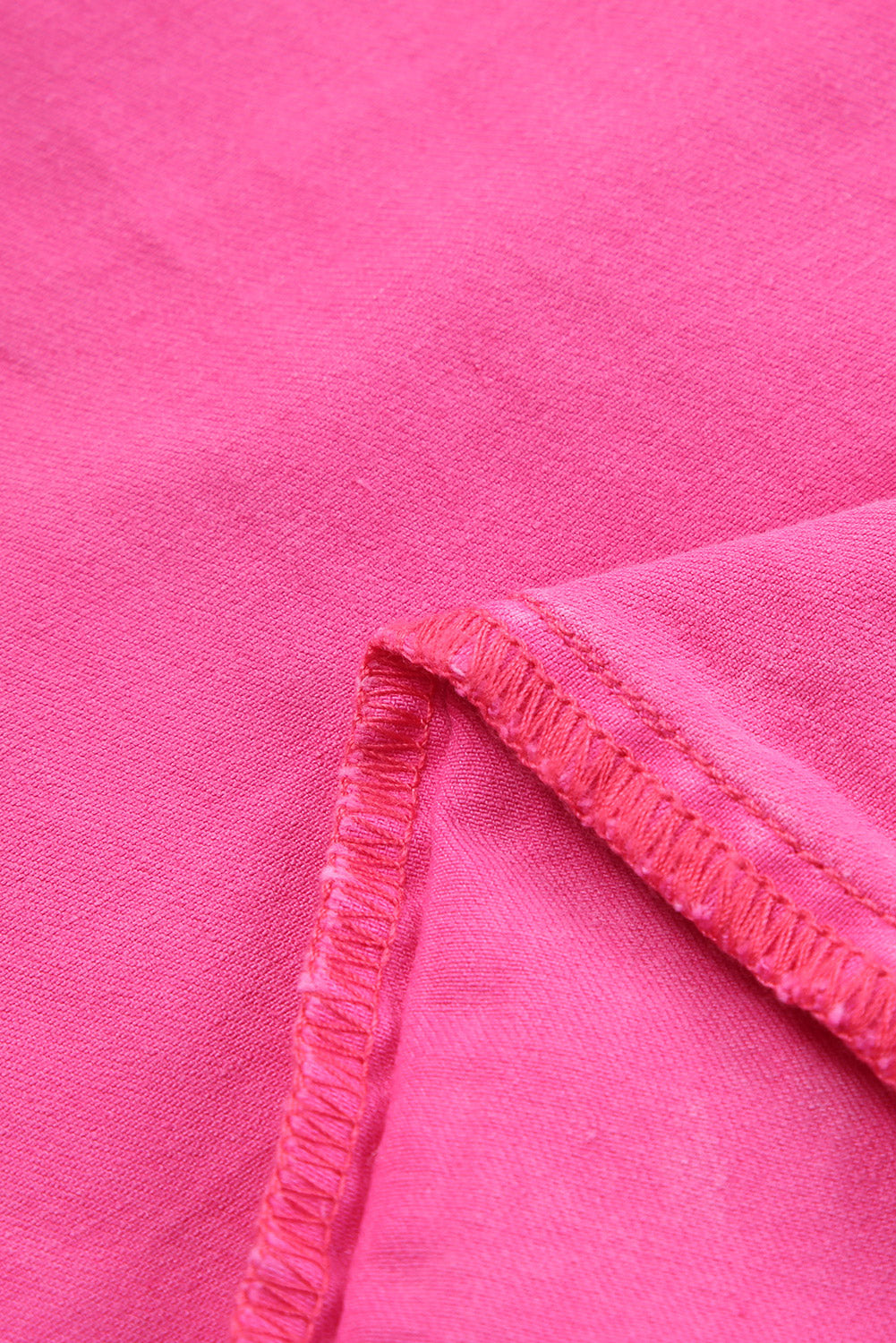 Ružičaste ležerne traperice s džepovima srednjeg struka