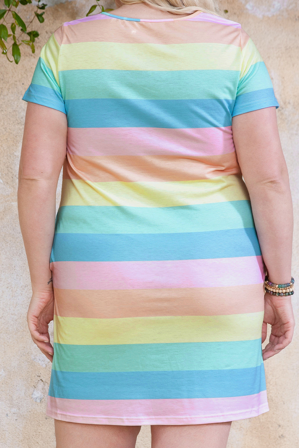Mehrfarbiges Colorblock-T-Shirt-Kleid mit Taschen und V-Ausschnitt
