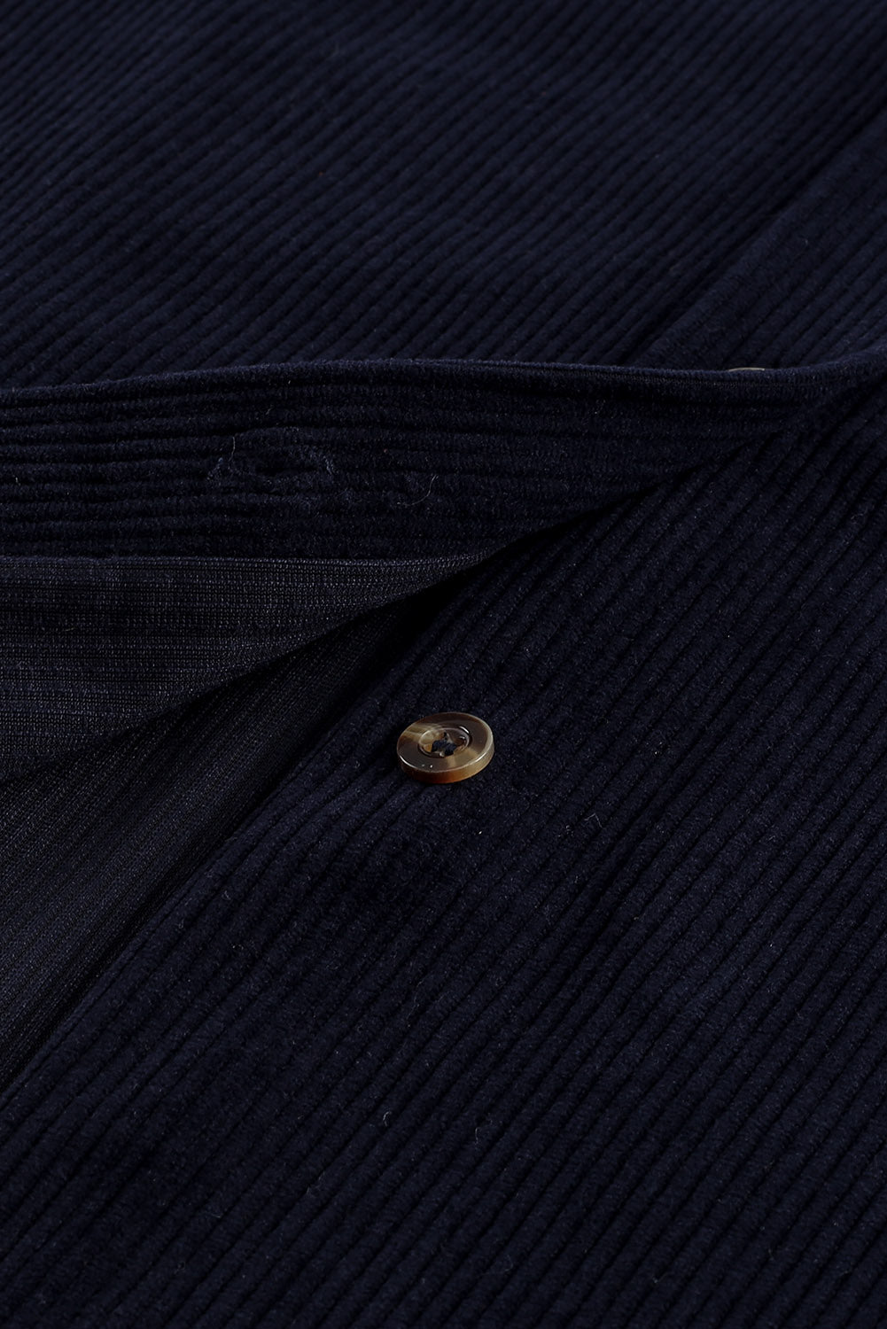 Chemise à poche boutonnée en velours côtelé bleu foncé