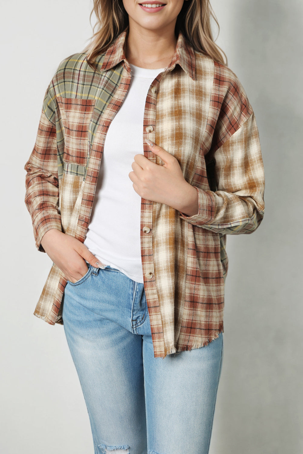 Camicia casual con bordo grezzo patchwork multiscozzese marrone