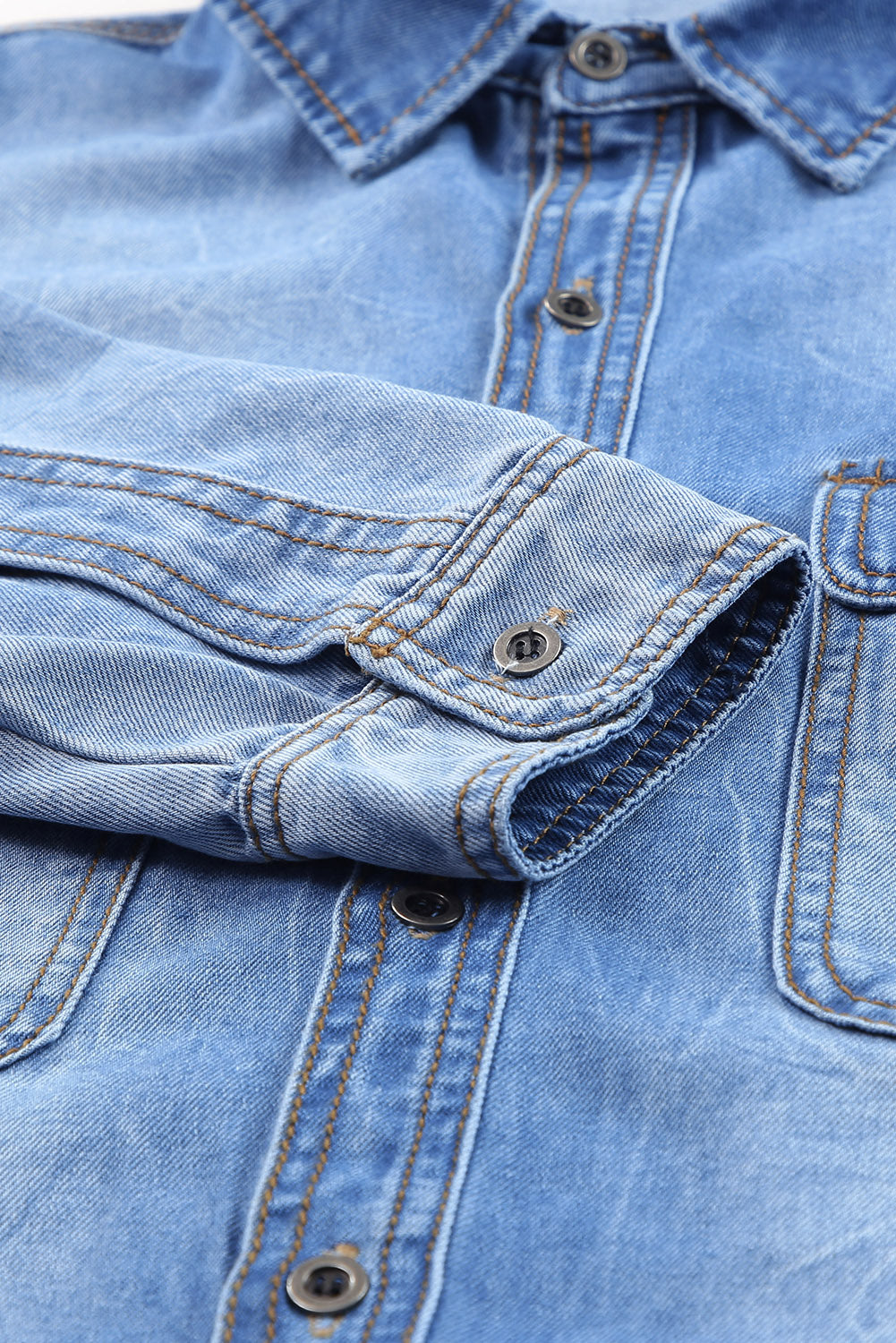 Veste en jean bleu ciel avec poches à rabat et ourlet brut