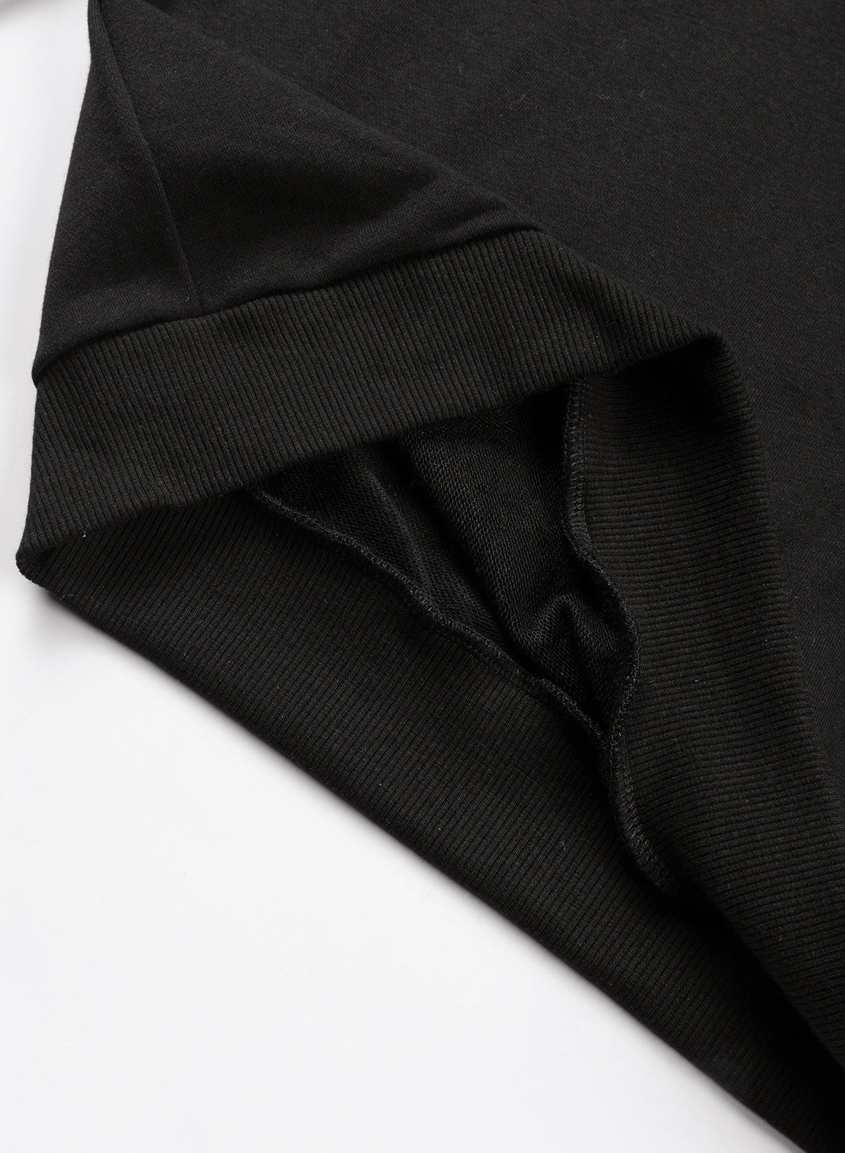 Črna potiskana bluza z okroglim izrezom in balonastimi rokavi