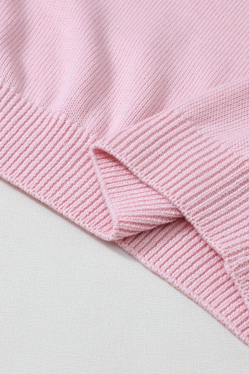 Rosafarbener lockerer Pullover mit ausgehöhlter Spitze und V-Ausschnitt