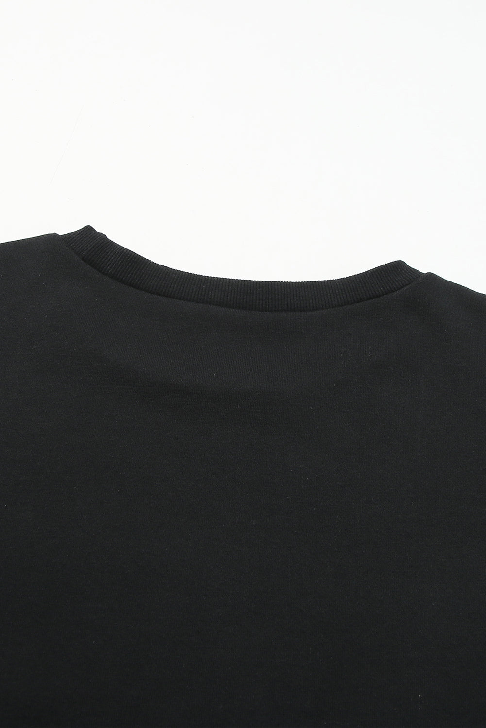 Crna ležerna majica sa svjetlucavim šenilskim zakrpama