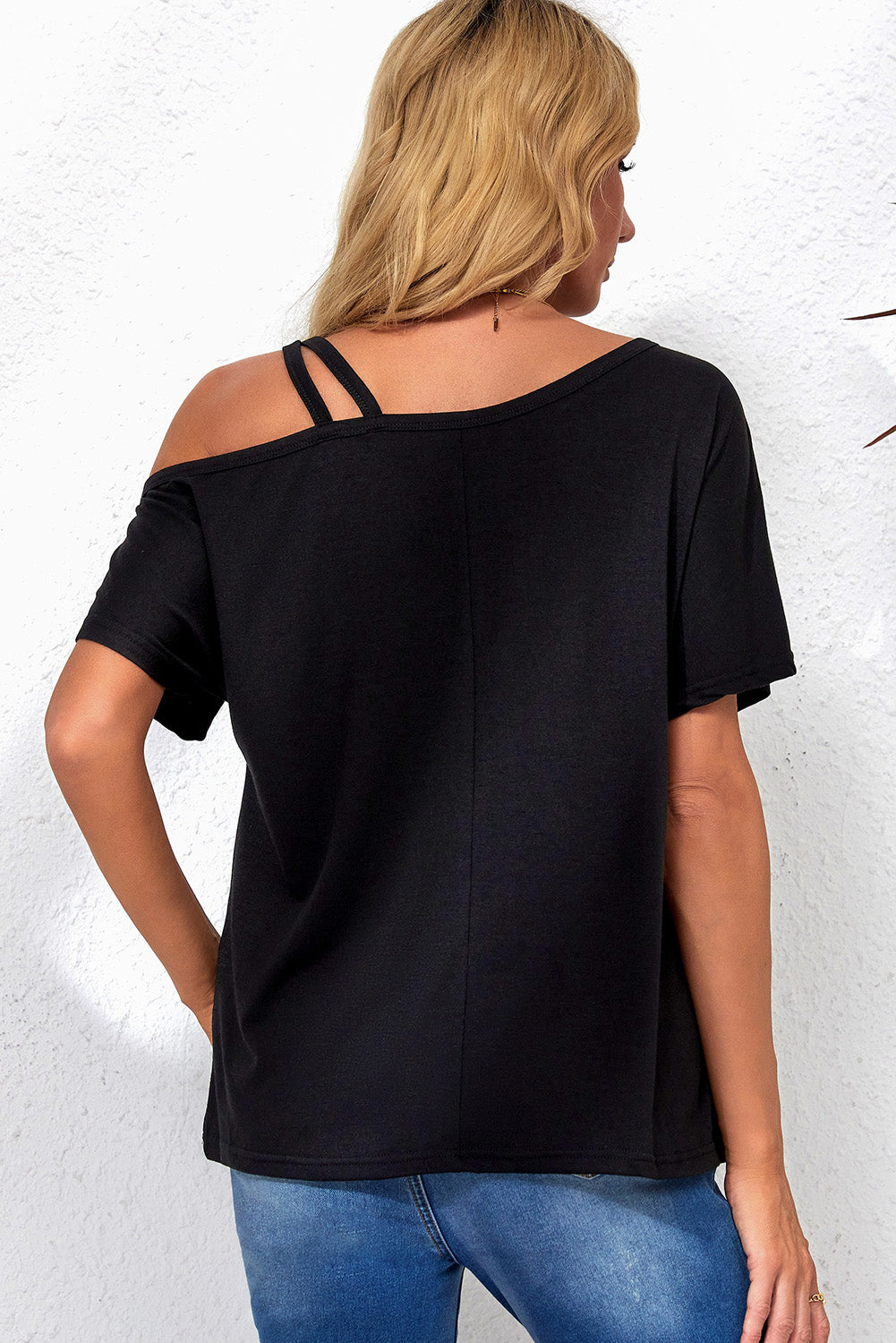 Schwarzes, asymmetrisches, überkreuztes One-Shoulder-T-Shirt