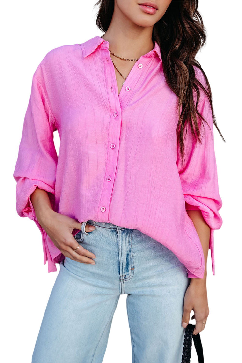 Rožnata srajca z dolgimi rokavi z razcepom na hrbtu in z gumbi