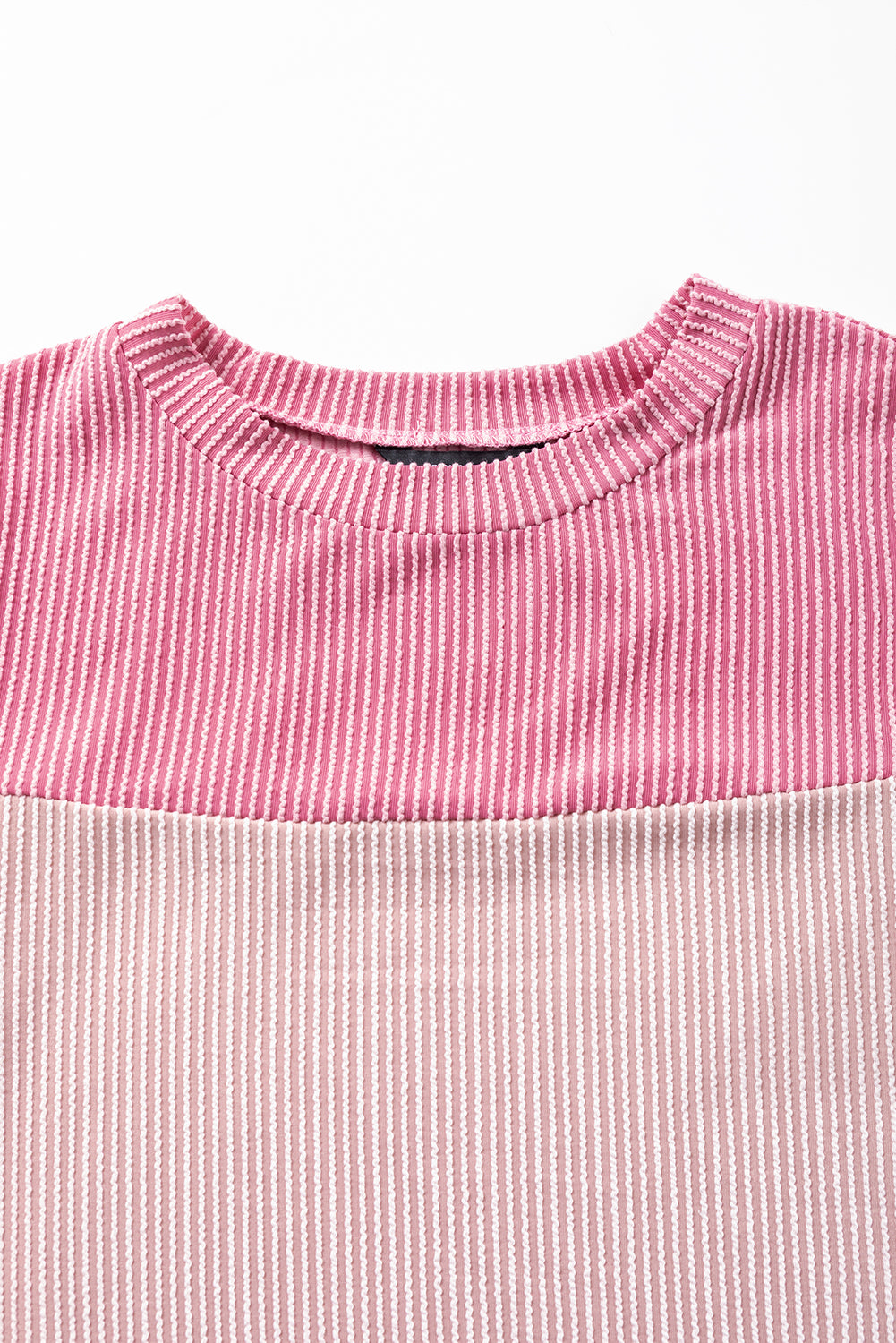 T-shirt colorblock testurizzata a coste rosa