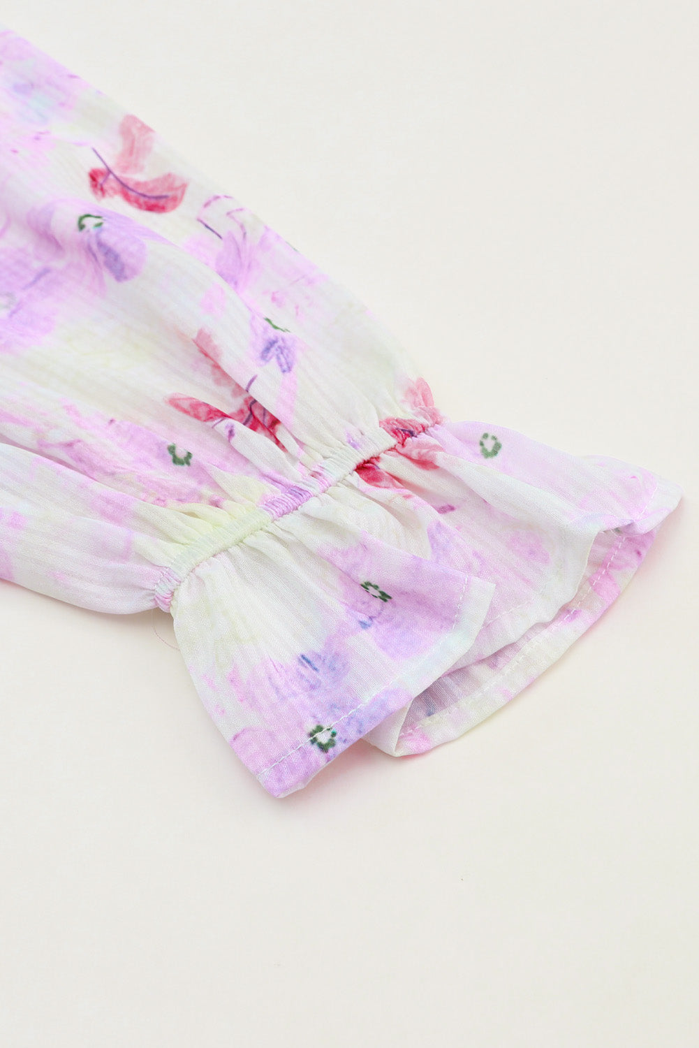 Lila florale Patchwork-Bluse mit Spitzenbesatz