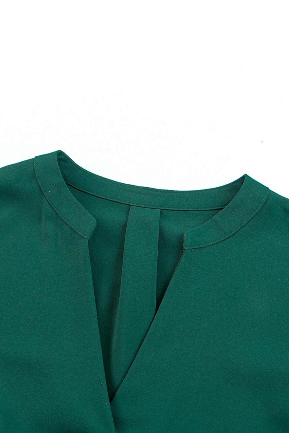 Zelena srajčna obleka z razcepljenim V izrezom in naboranimi rokavi
