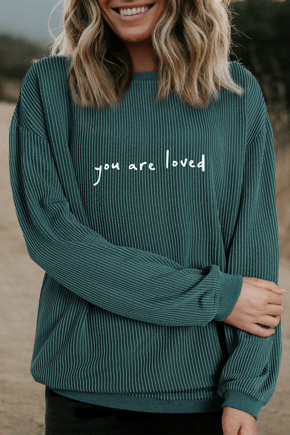 Schwarzgrünes Cord-Sweatshirt mit „You Are Loved“-Aufdruck