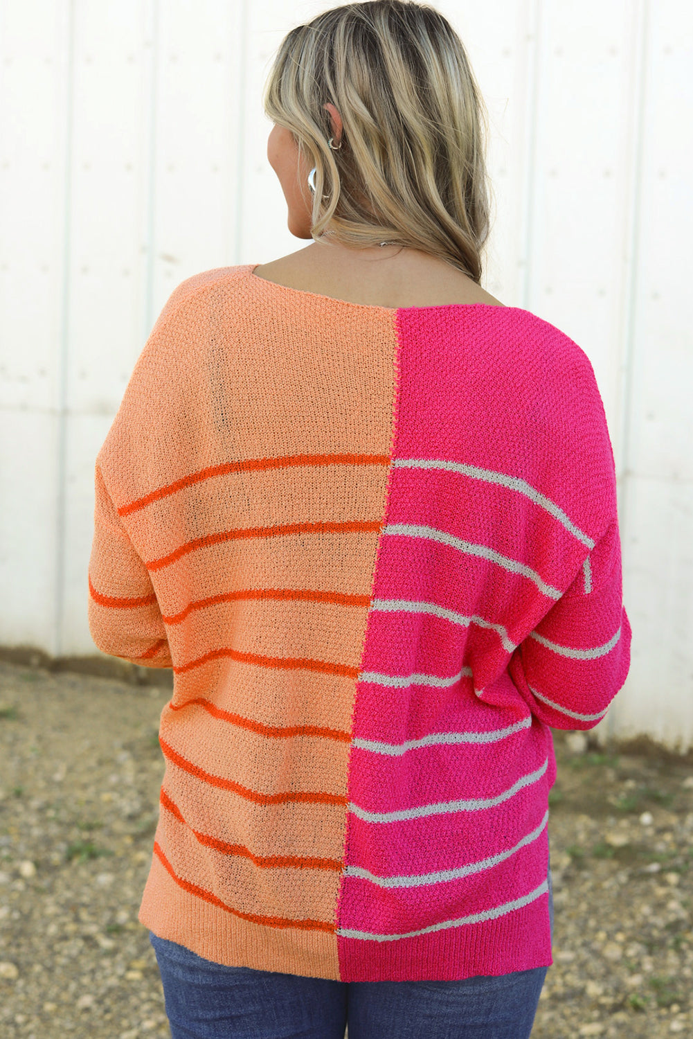 Pleteni džemper širokog kroja na višebojne pruge