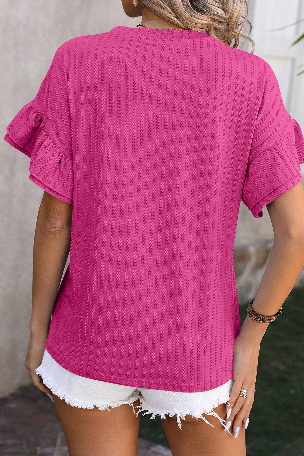 Svetlo roza teksturirana majica z rokavi in ​​naborki