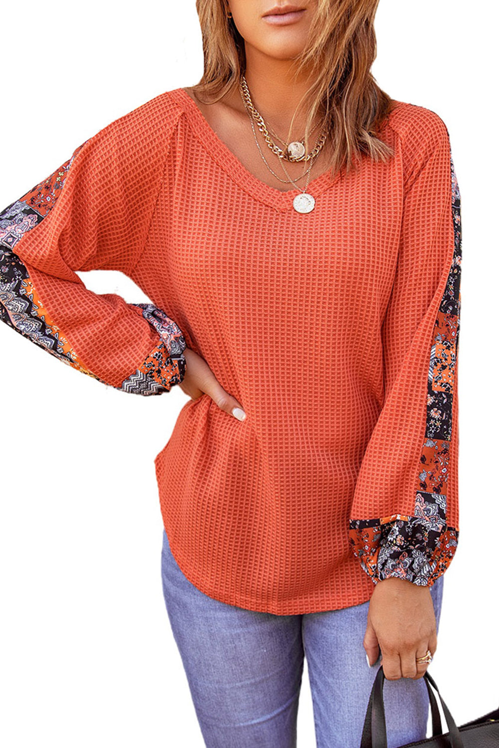 Oranžna, kontrastna termo pletena majica z očesci
