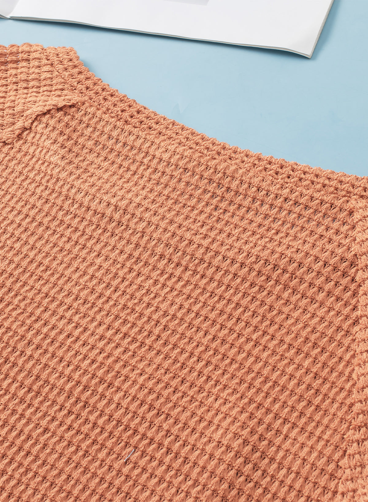 Haut en tricot gaufré à coutures apparentes et épissage léopard abricot