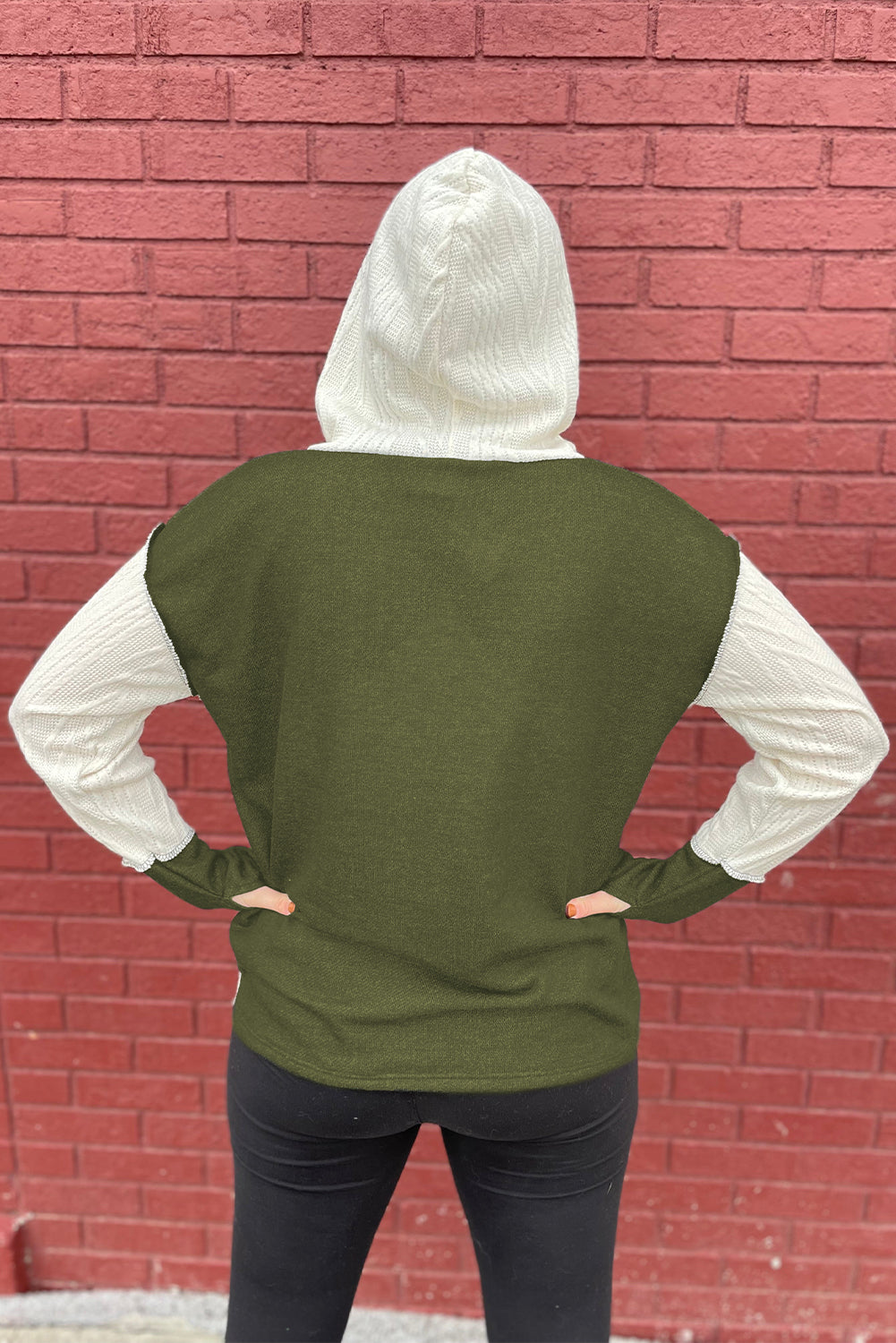Majica s kapuljačom s klokanskim džepom i teksturom u boji Jungle Green Color Block