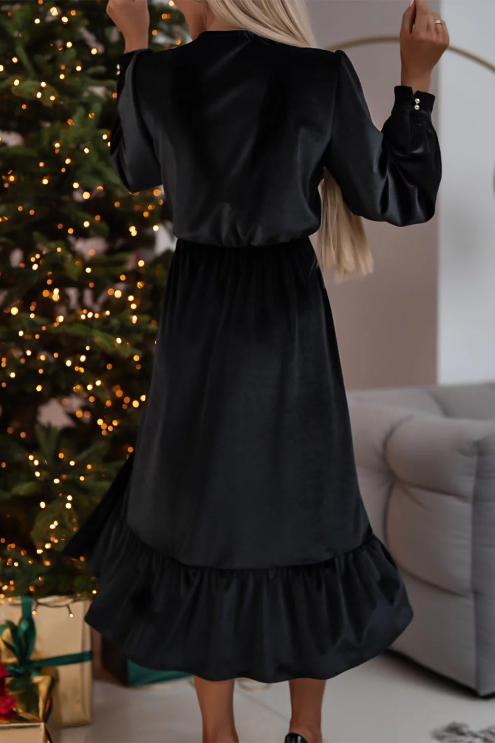 Crna midi haljina s puf rukavima s v-izrezom i dugmadima od baršuna