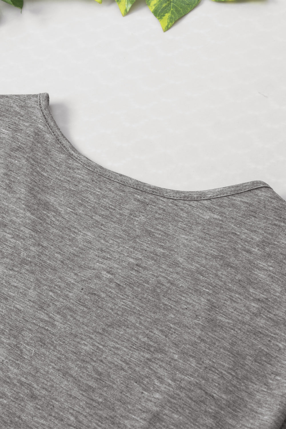 T-shirt oversize con dettagli in pizzo grigio all'uncinetto