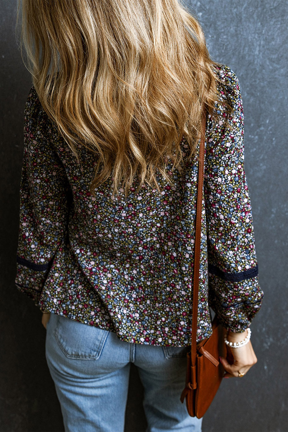 Višebojna bluza s puf rukavima s cvjetnim printom