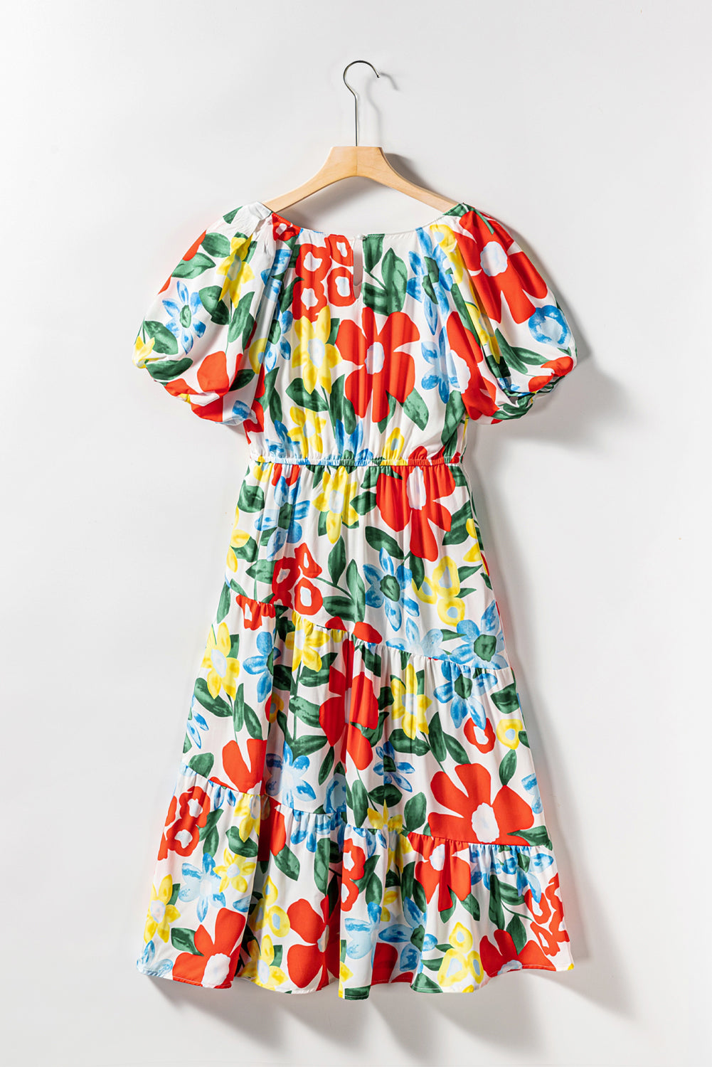 Višebojna midi haljina s urezanim izrezom s mjehurićima i cvjetnim rukavima
