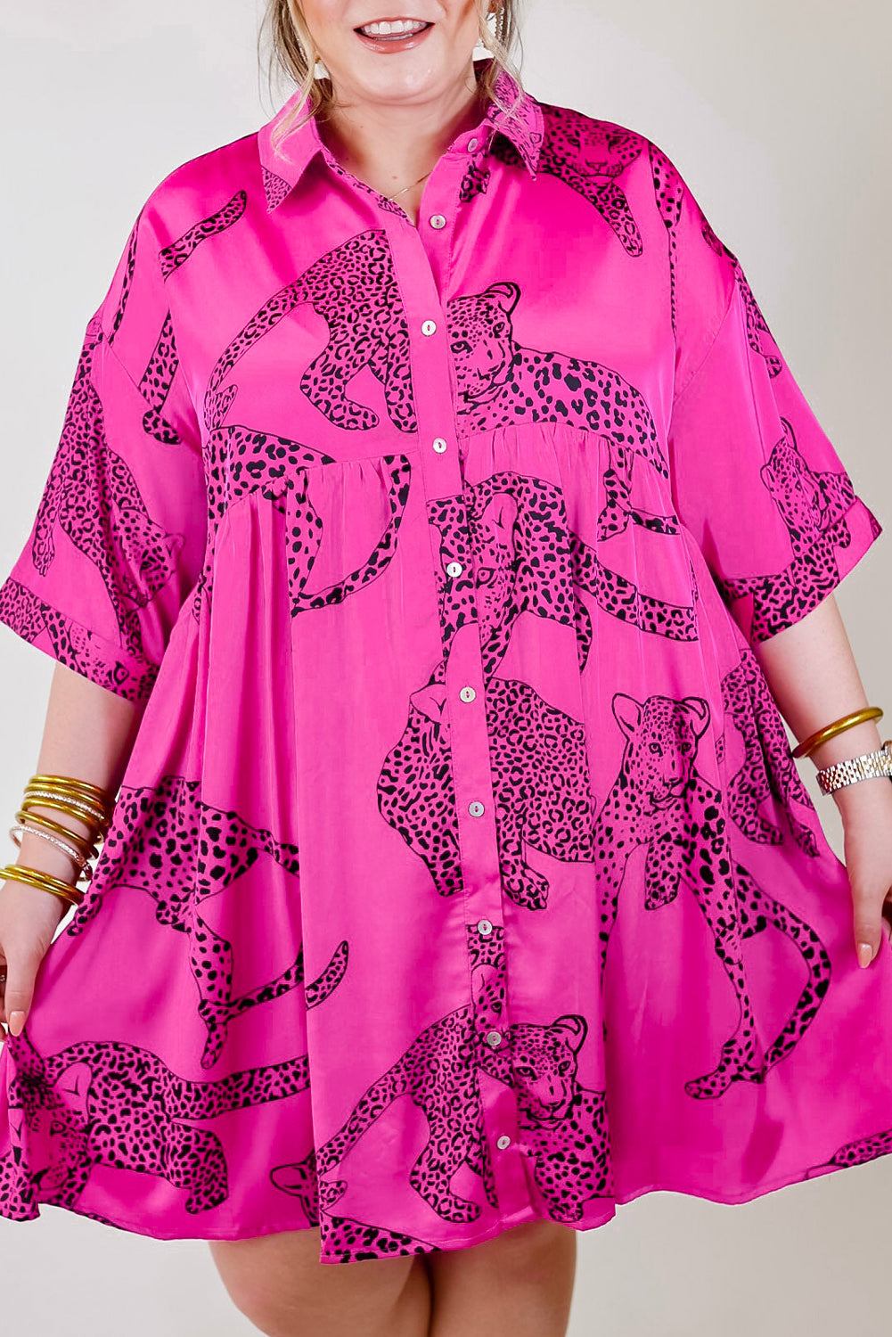 Mini abito taglie forti con mezza manica con stampa ghepardo rosa e bottoni