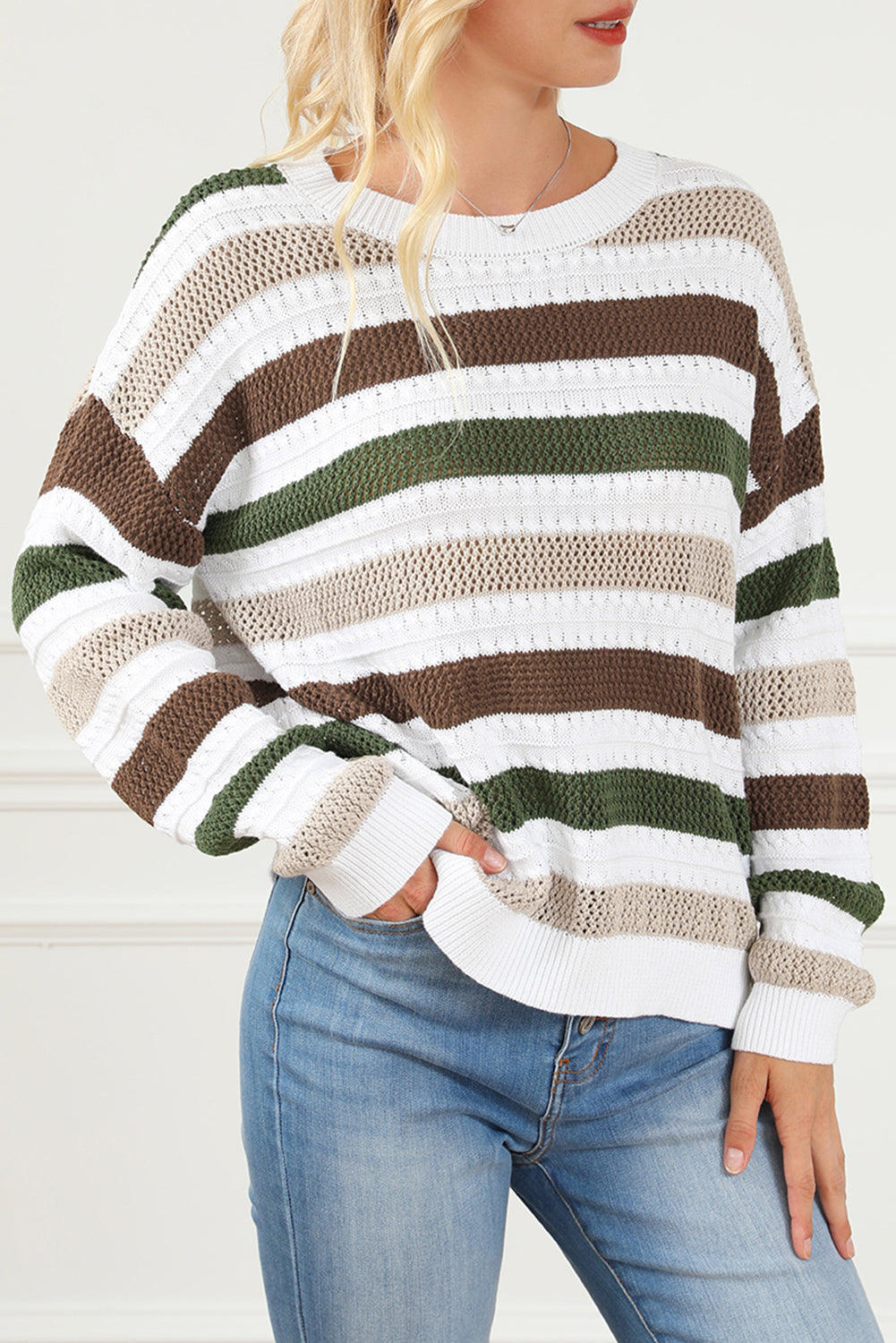 Črtasti kvačkani izdolbeni pleteni pulover