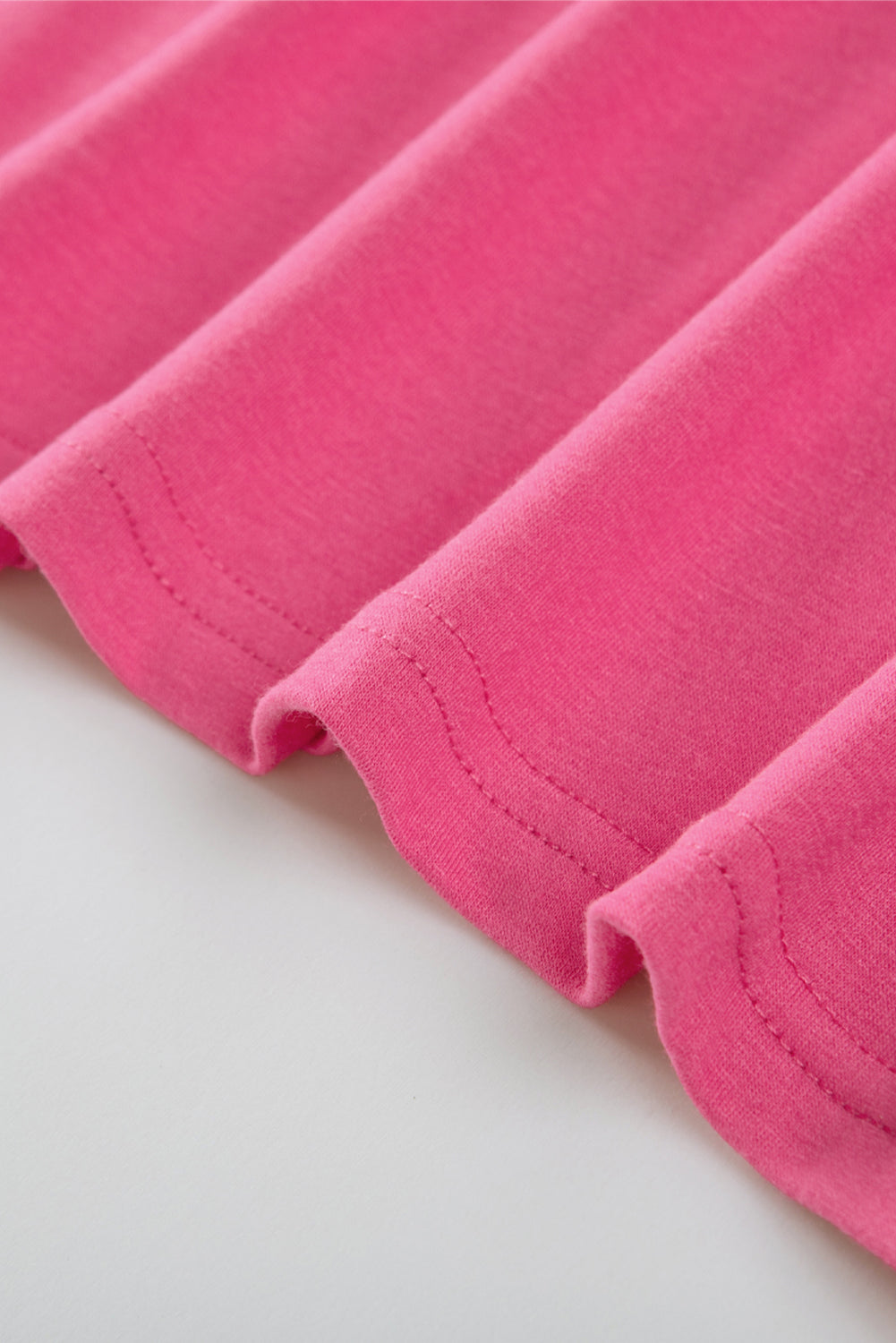Ružičasta majica s mjehurastim rukavima u blok boji