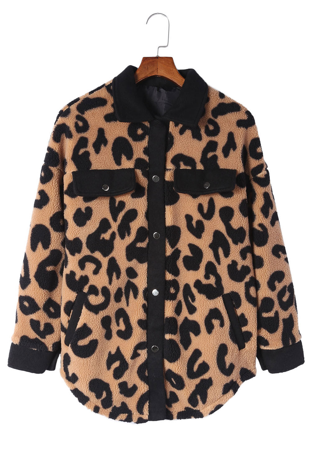 Teddy jakna s crnim kontrastom obrubljena s leopardom