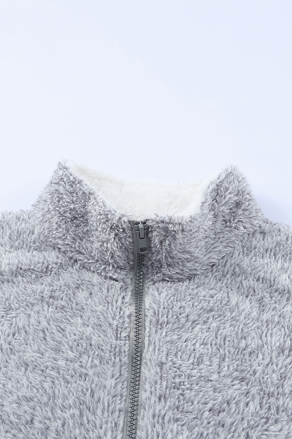 Pullover oversize in morbido pile grigio con zip e collo