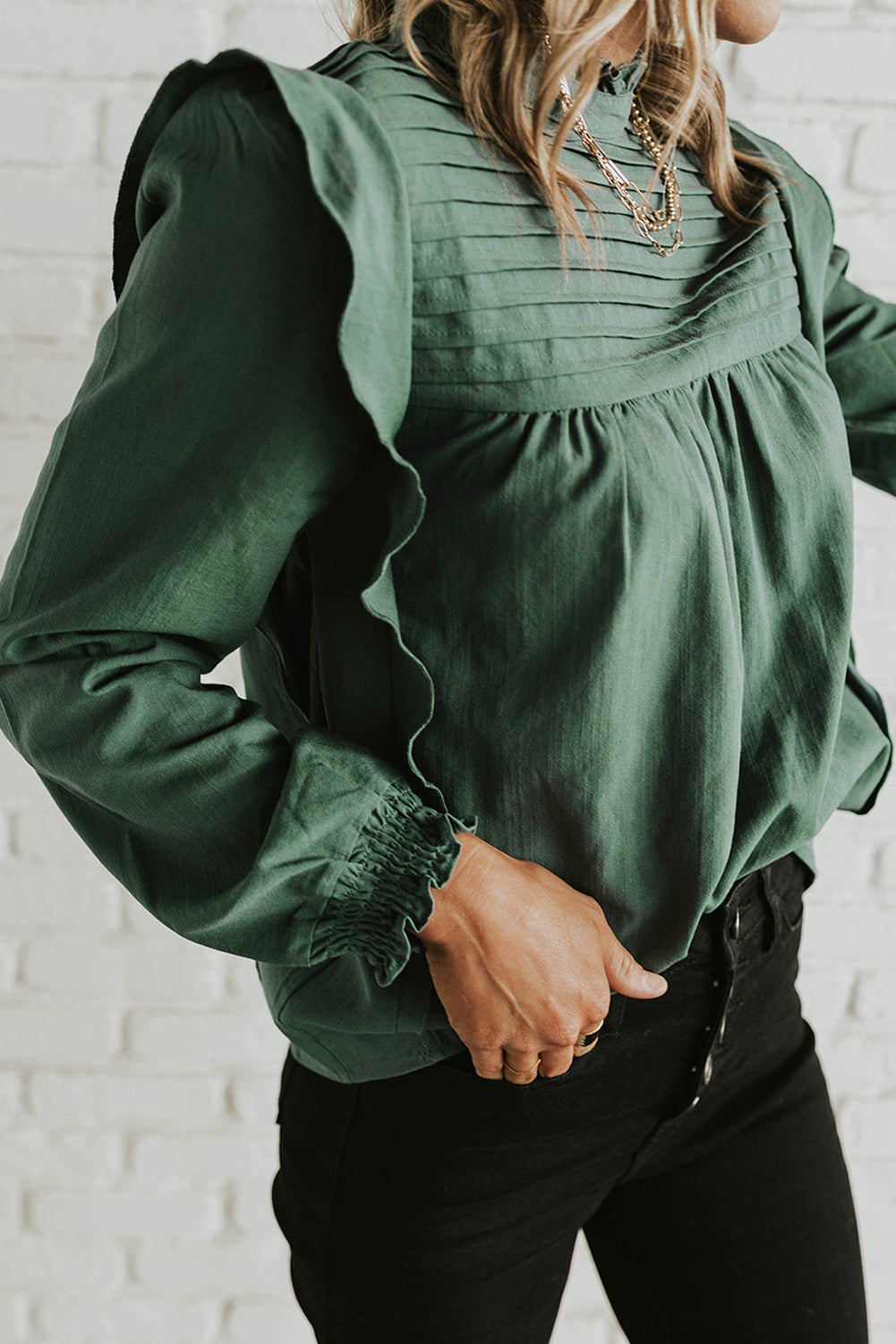 Kamelja enobarvna bluza z napihnjenimi rokavi s stojalom in naborki
