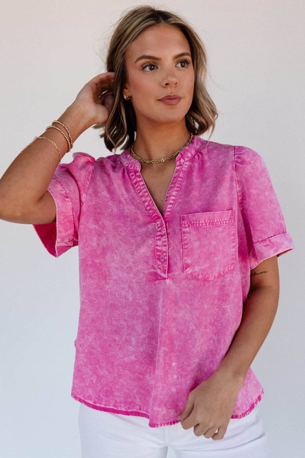 Svijetlo ružičasta Mineralno isprana majica s džepovima od trapera s podijeljenim vratom i krpama